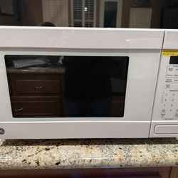 Brand New GE 27” Microwave
