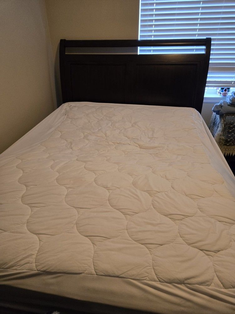 QUEEN ADJUSTABLE BED WITH with Mattress & Wood Frame