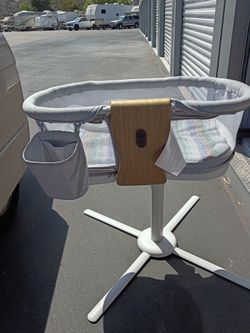 Halo Baby Bassinet essential series swivel sleeper
