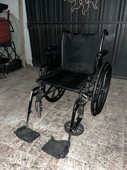19” Drive 300lbs Weight Capacity Wheelchair
