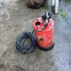 Submersible pump