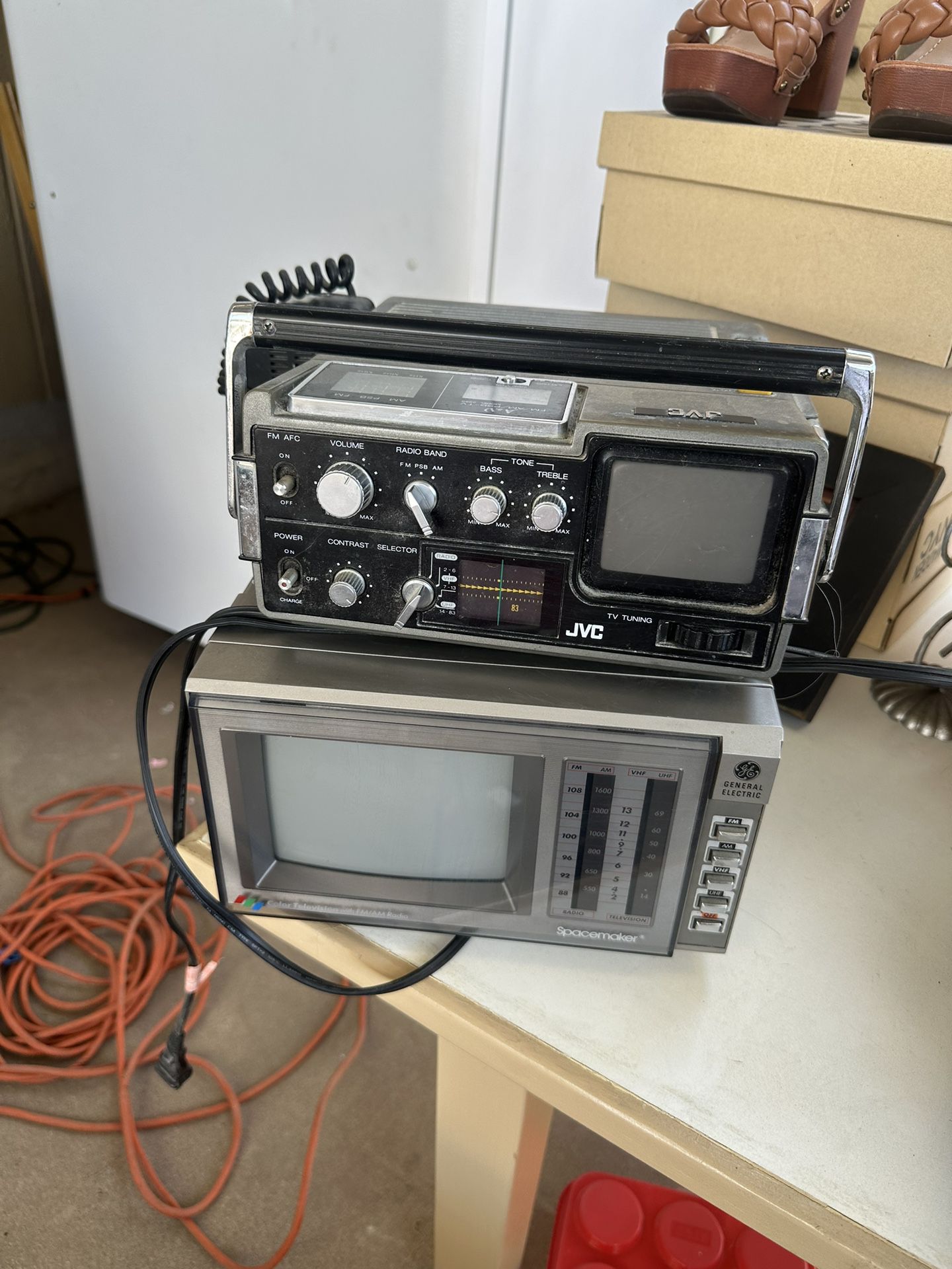2 Vintage Radio/Tv
