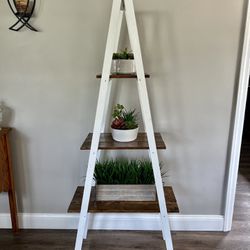 Cascade Ladder Shelf