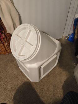 Dry Pet Food Container