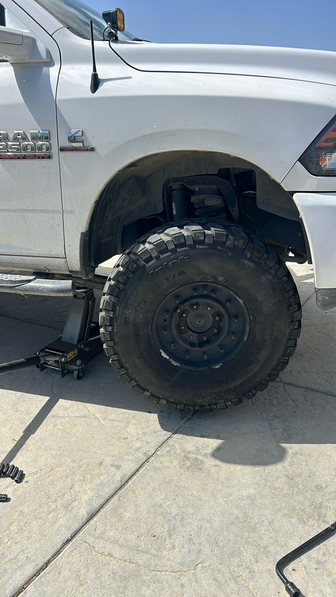 37x12.50R16.5