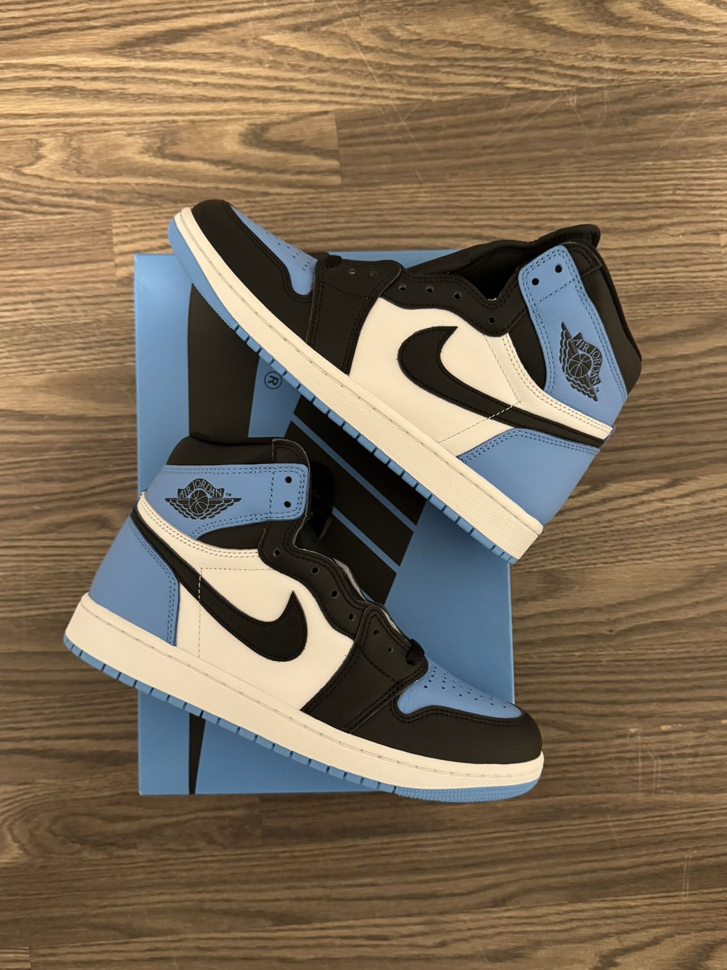 Jordan 1 “UNC” Men’s Size 9