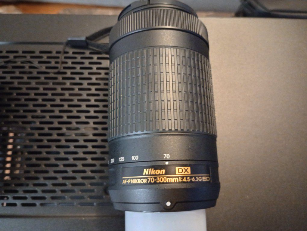 Nikon DX AF-P  70-300mm 