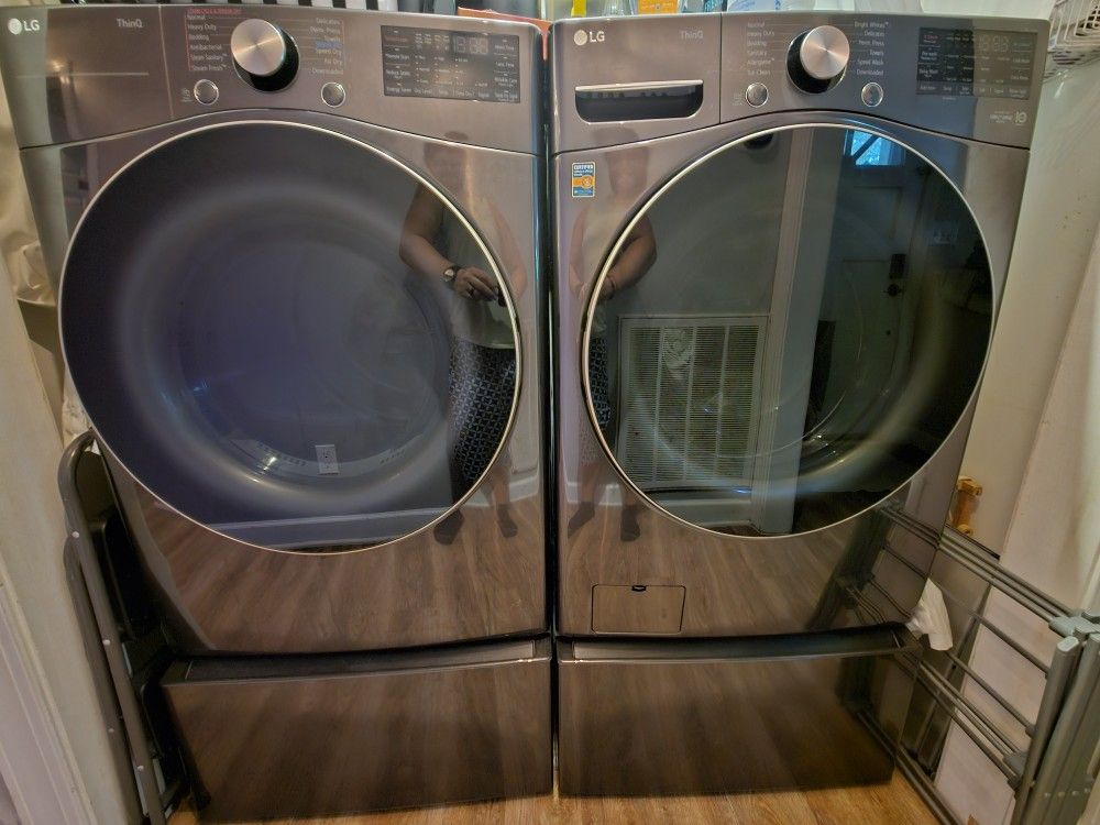 Washer/ Dryer And 2 Pedestals +2yr Costco Protection