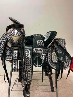 Montura charra súper bordada