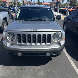 2016 Jeep Patriot Sport SE Silver And Charcoal Interior