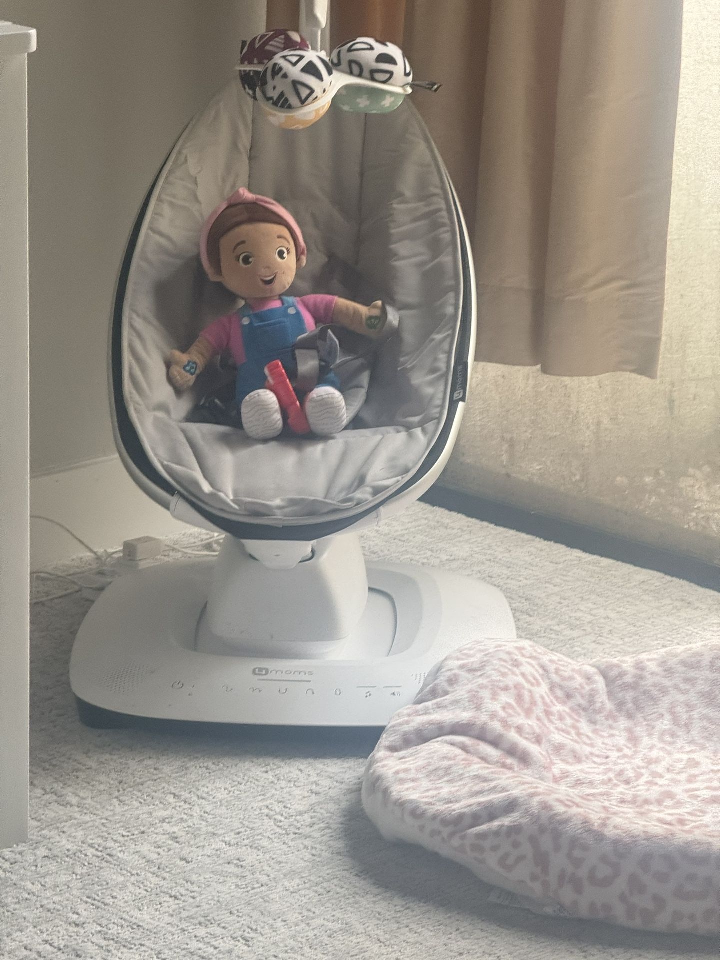 Mamaroo Like New Immaculate Condition Best Offers Welcome