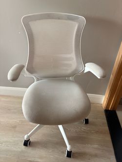 White Swivel Ergonomic Office Chair With Adjustable Height and Arms