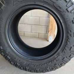 285/65 / R18 Tire