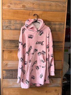 Soooo Soft Juicy Couture Women's Wearable Blanket Lounger, Luxe Plush Oversized Cozy Blanket Hoodie for Women - Size S/ M