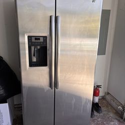 GE refrigerator European side by side