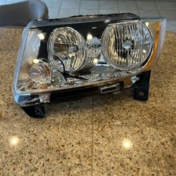 UNUSED OEM 2011-2013 Jeep Grand Cherokee Xenon HID Headlight (Driver)