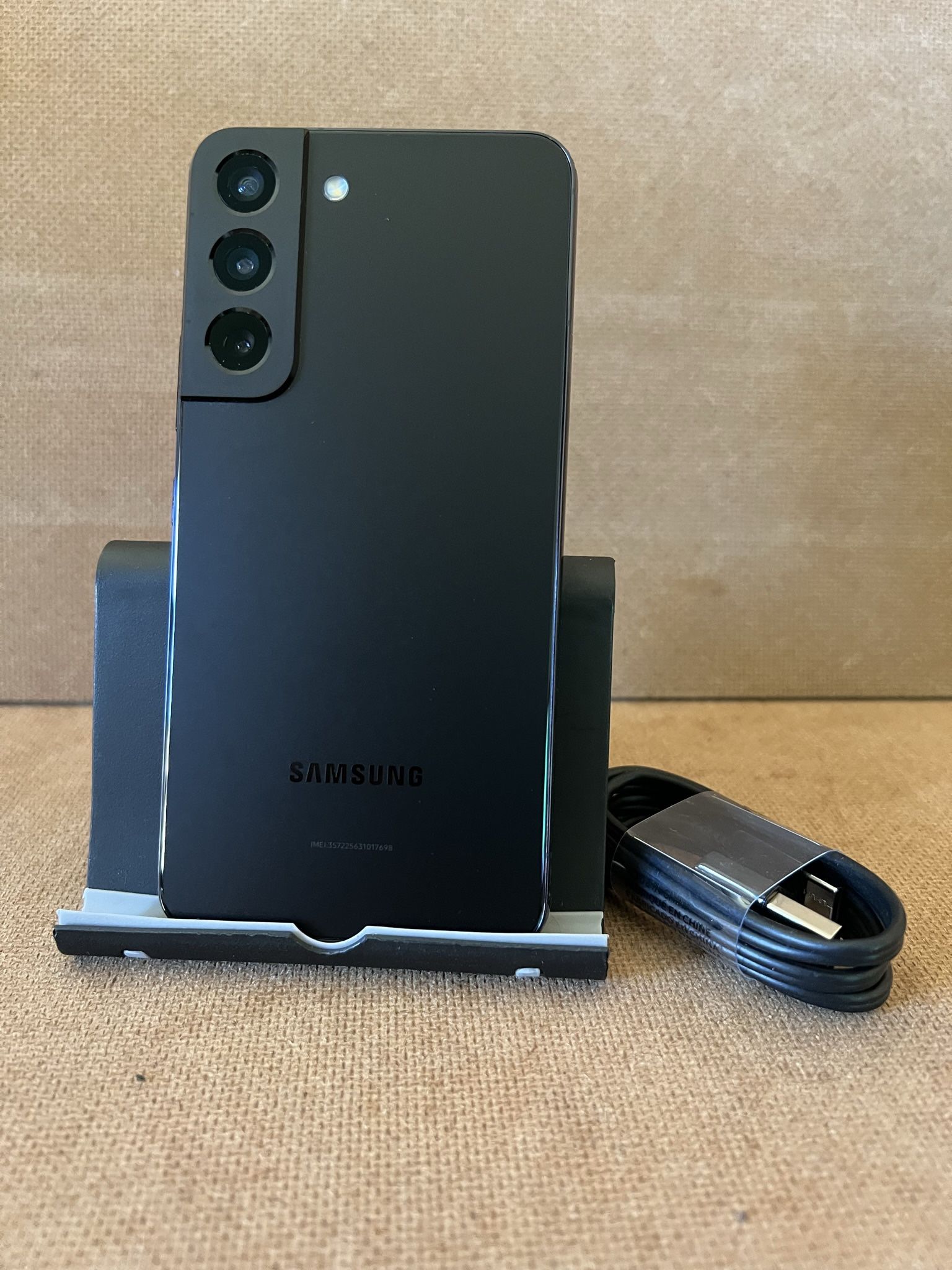 Samsung Galaxy S22 128gb Black 5g Att or Cricket