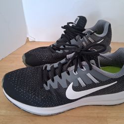 Black Nike size 8 shoes sneakers athletic wear