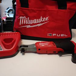 New Milwaukee M12 Fuel 3/8" Ratchet Wrench Set 