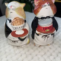 CIC China Snooty Cat Funny Chef Waiter Porcelain Salt and Pepper Shakers #19