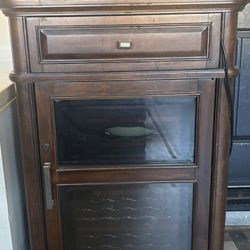 Tresanti Refrigerated Wine cabinet - Great Condition 