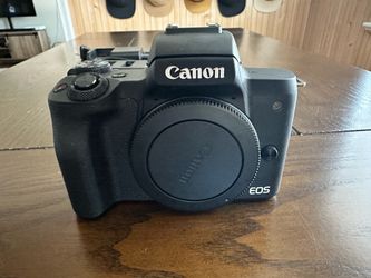 Canon EOS M50 w/batteries and chargers