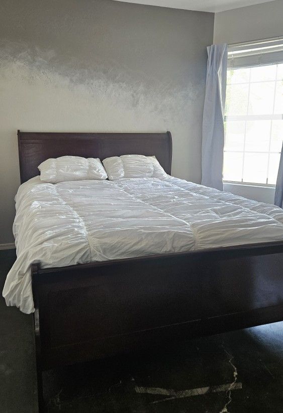 Beautiful Wooden Sleigh Bed with Mattress and Box Spring - Queen Size