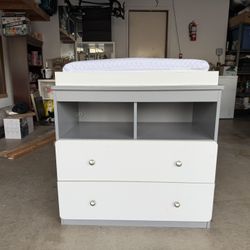 Drawer Chest with Changing Topper