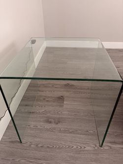 24 in. Bent Glass Cube End Table (Tempered Glass) 2 Available