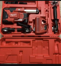  M12 12-Volt Lithium-Ion Cordless HAMMERVAC Universal Dust Extractor 