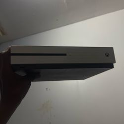 XBOX ONE S READ DESCRIPTION  115$