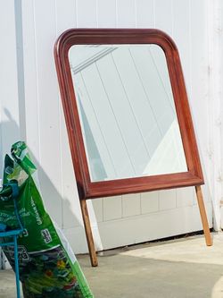Dresser mirror furniture