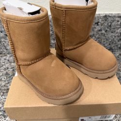 Ugg Classic II 2 Weather Short Chestnut 6T