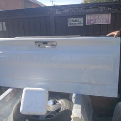 2021 Chevy Silverado Tailgate White