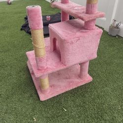 Cat Tower $15..  Torre Para GATO