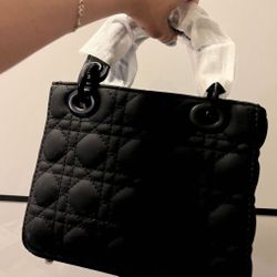 D Tote
