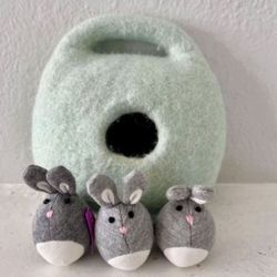 Lovevery Bunnies In A Felt burrow Montessori Toy   In good condition 
