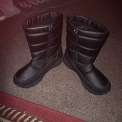 Womans Boots Good Condition Size 8$8.00