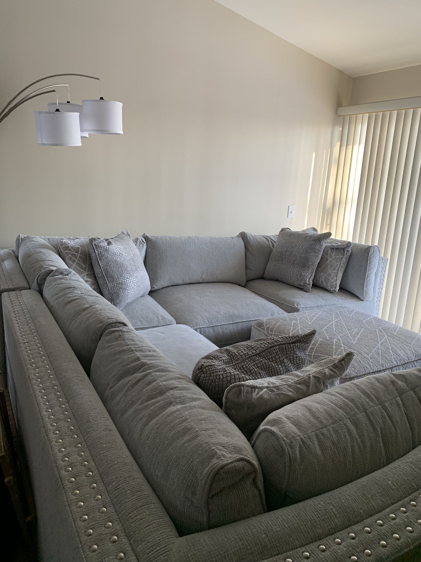  Beautiful sectional with Ottoman