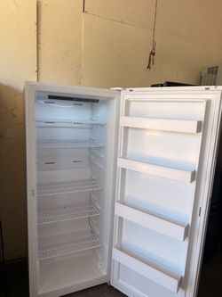 Heisen White Upright Freezer with Wire Shelves