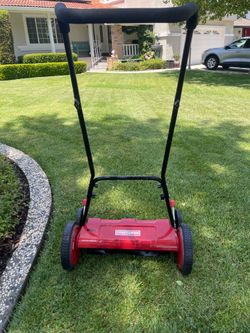 Classic Manual lawnmower for the perfect low cut