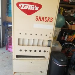 Tom's Snack Machine Vintage  Antique. GREAT  SHAPE