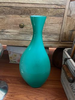 Beautiful vase 19” h