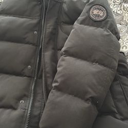 Canada Goose Size M