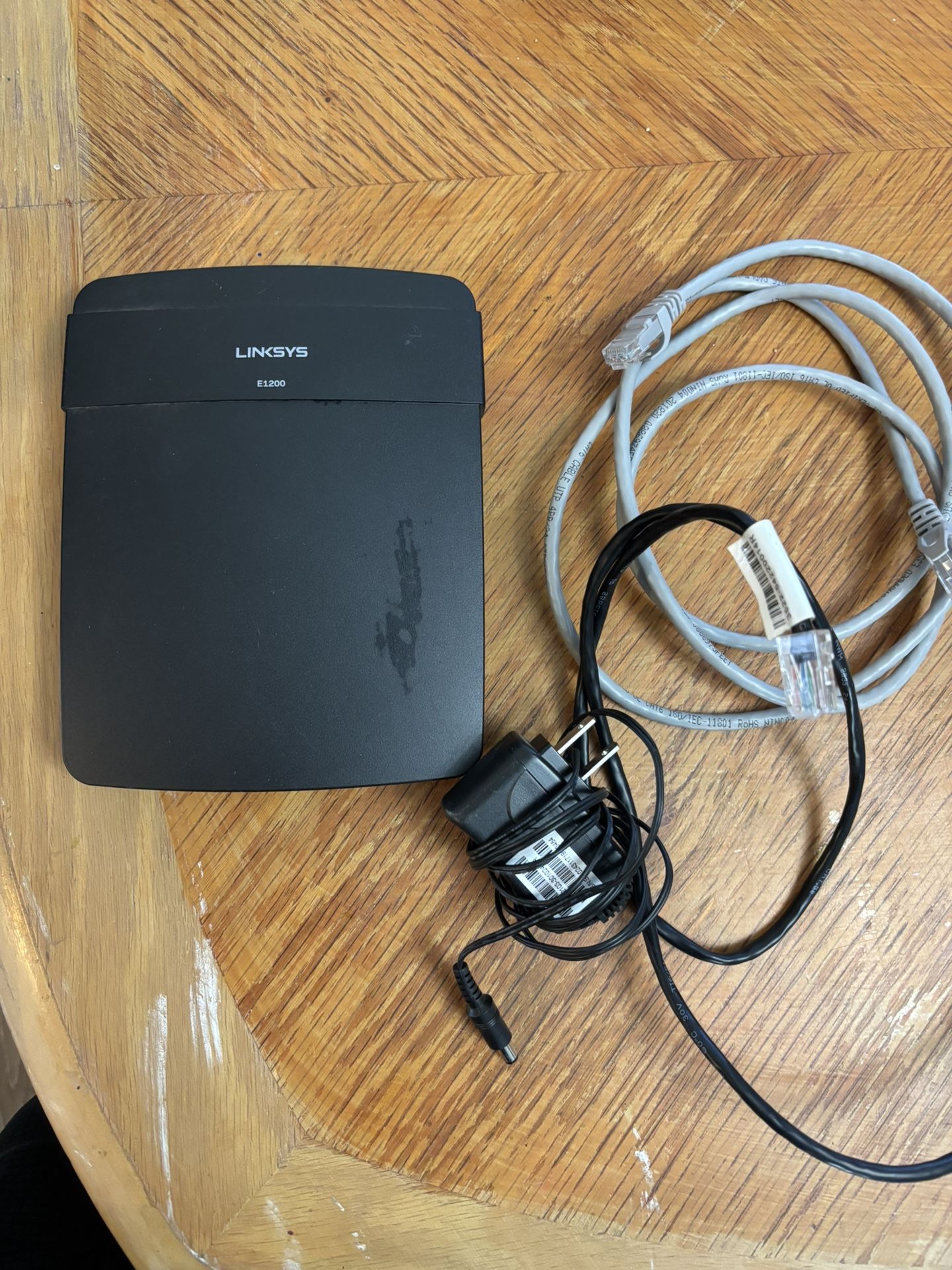 Linksys EA6100 AC1200 Dual-Band WiFi Router (EA6100) With All The Ethernet Cables