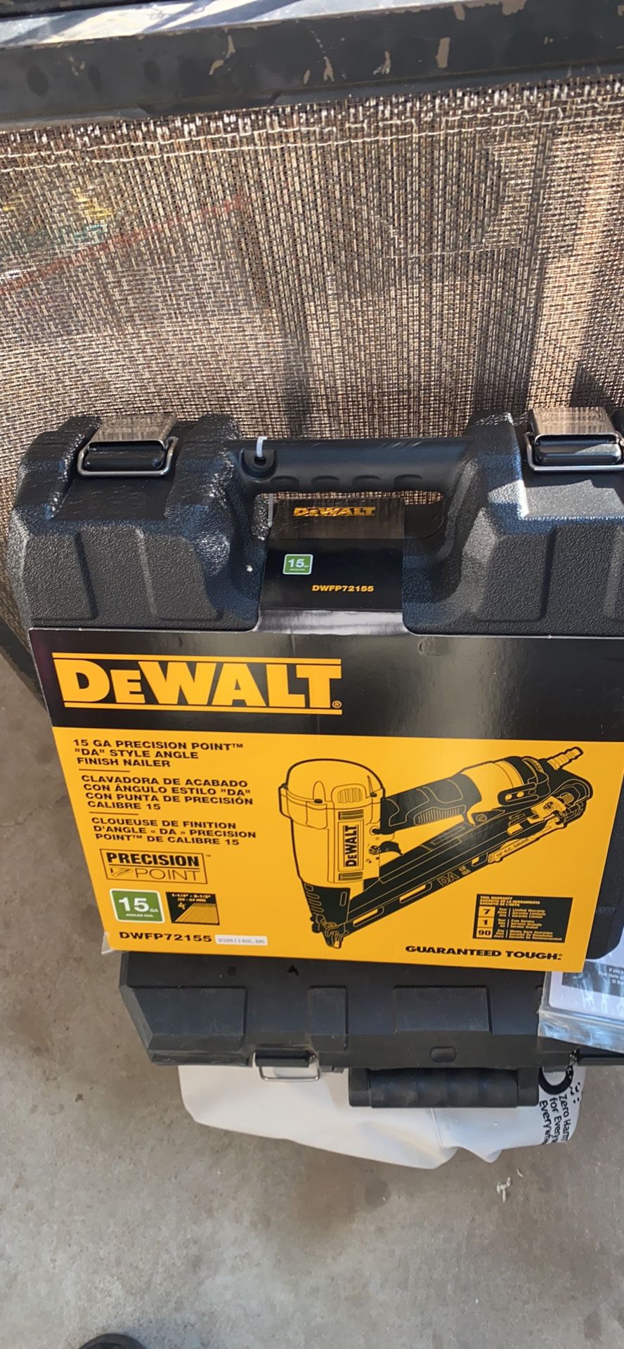 DEWALT Pneumatic 15 Gauge DA Nailer style Angle finish Nailer
