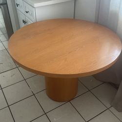 Round table 