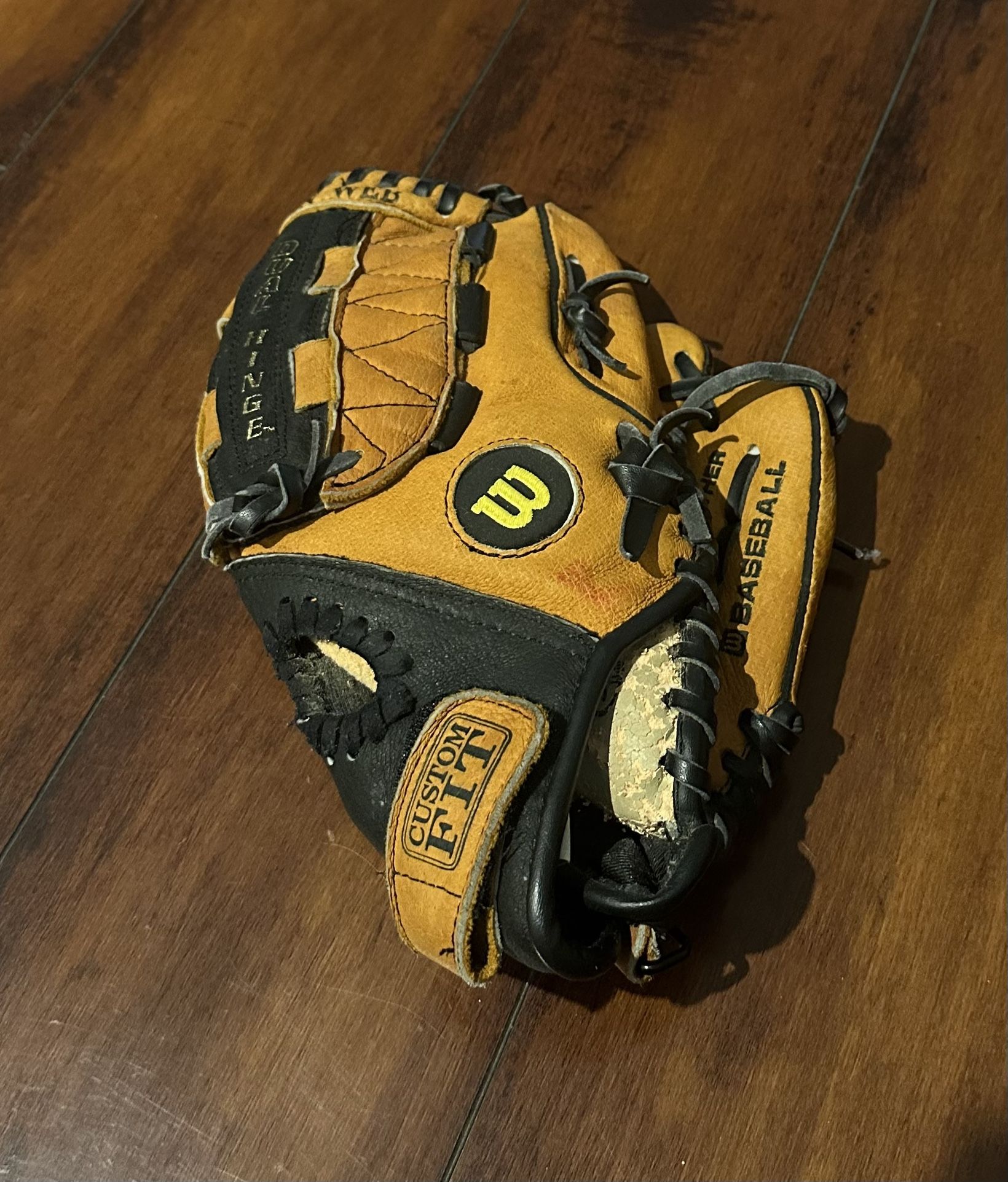 Wilson Leather Baseball Glove Like New 10.5”