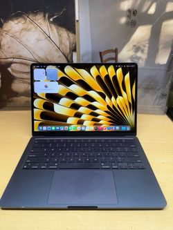 MacBook Air M2 Chip 13” 512GB SSD Midnight