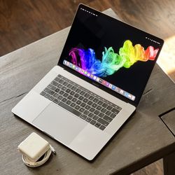 15” MacBook Pro (6CORE i7) 16gb / 256gb 